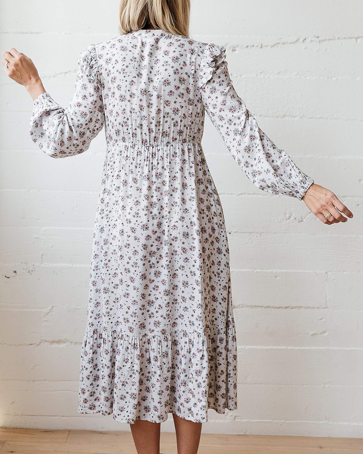 The Drop Vestido Midi Para Mujer, Con Forro y Lazo en el Cuello, Estampado Azul Claro Floral, por @jaceyduprie
