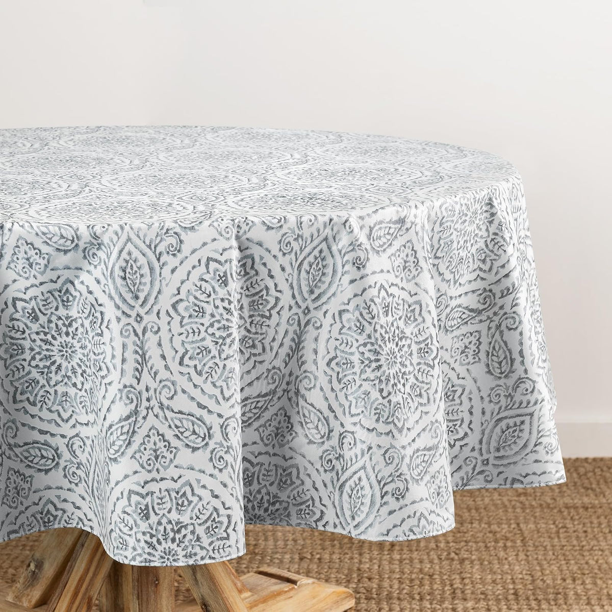 Elrene Home Fashions Savannah - Mantel de Vinilo Bohemio de Cachemira Resistente al Agua y a Las Manchas con Respaldo de Franela, 70 x 70 Pulgadas, Redondo, Gris