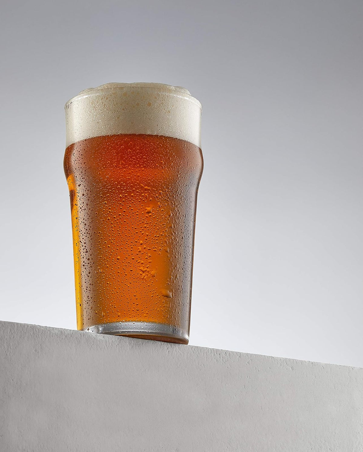 JoyJolt otorgar 19oz Cerveza Pint Juego de 4 vaso para cereza con capacidad en un pub tradicional