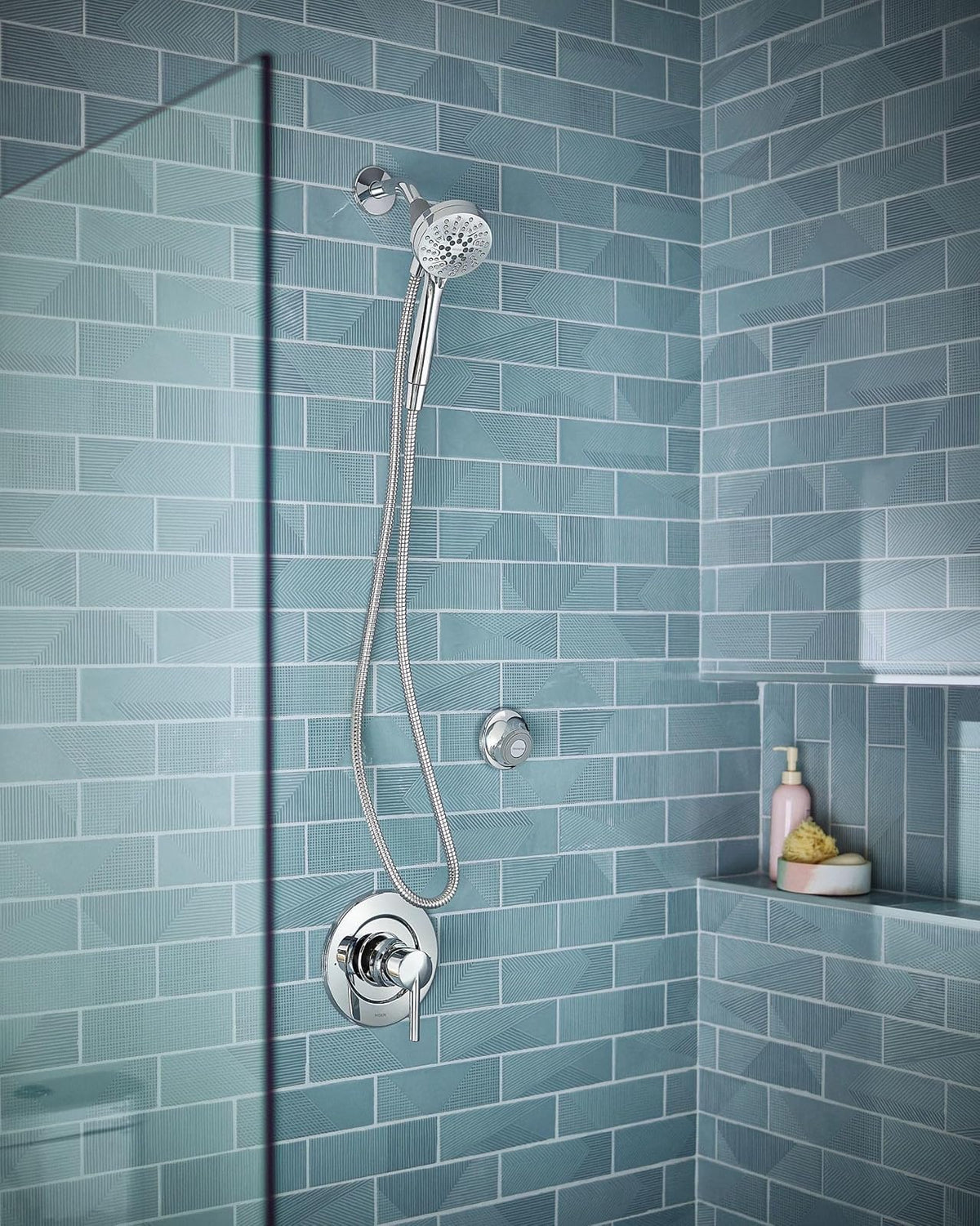 Moen 186117 - Base de mando a distancia extraíble con soporte de pared incluido o opciones adhesivas permanentes impermeables