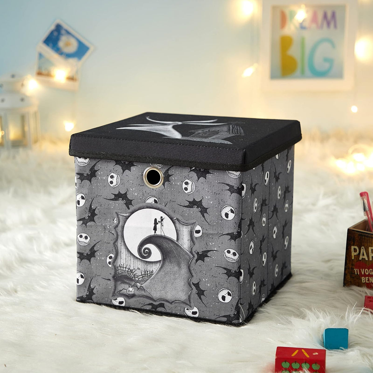 Idea Nuova The Nightmare Before Christmas cubeta de almacenamiento plegable con tapa extraíble, 10 x 10 x 10 pulgadas Organizador de tela para artículos esenciales