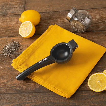 Exprimidor Grande de Limones Vasconia Básicos Color Negro, Hecho de Aluminio Anodizado de Gran Resistencia + 4029734 Abrelatas de acero inoxidable con mango en tpr e inserto metalico