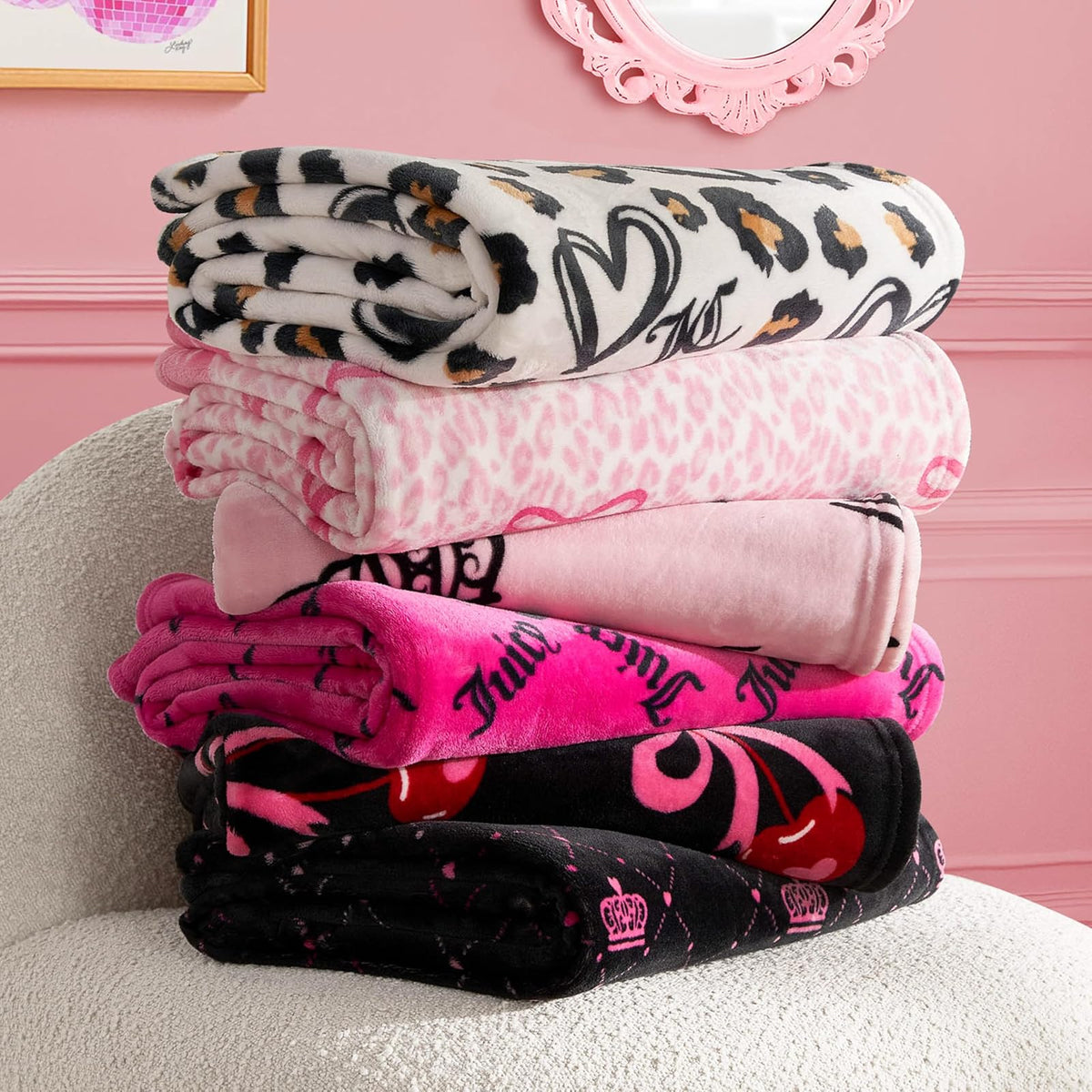 Juicy Couture - Manta de Felpa icónica de 50 x 70 Pulgadas, Color Rosa, Mantas Decorativas para sofás, Mantas para sillas y Camas