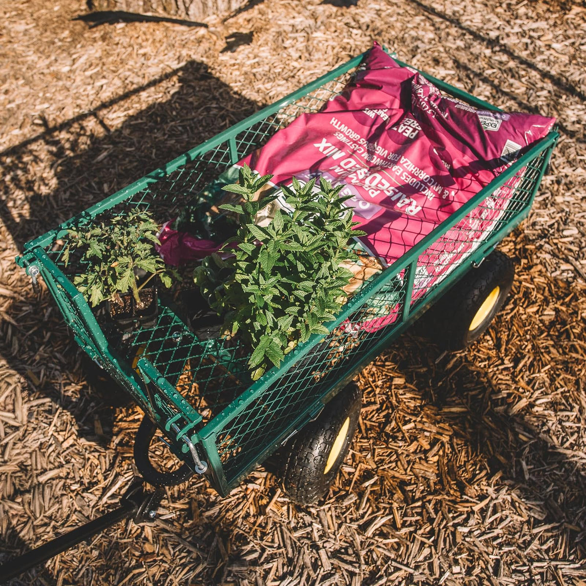 Backyard Expressions - Carrito de jardín Resistente de 400 Libras con Lados de Malla extraíbles, Cama de Acero recubierta de Polvo, neumáticos neumáticos, asa de tracción para Patio