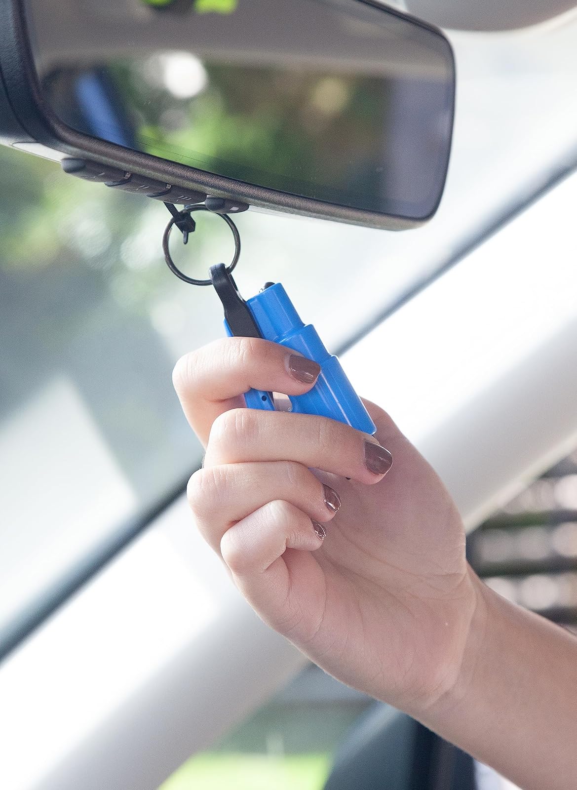 RESQME - Llavero de Emergencia Original para Escapar de Automóvil, Cortador de cinturón de Seguridad 2 en 1 y rompeventanas, Fabricado en Estados Unidos, Paquete de 2, Verde Militar, Martillo de