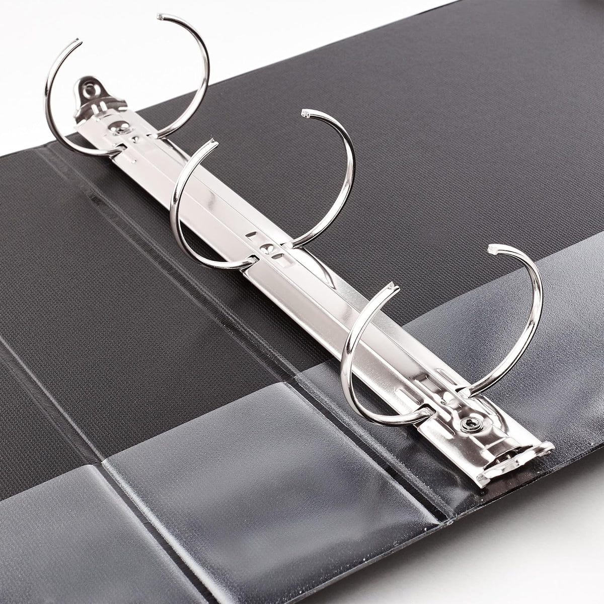 Avery Carpeta económica de 3 anillos, anillos redondos de 2 pulgadas, 1 carpeta negra (03501)