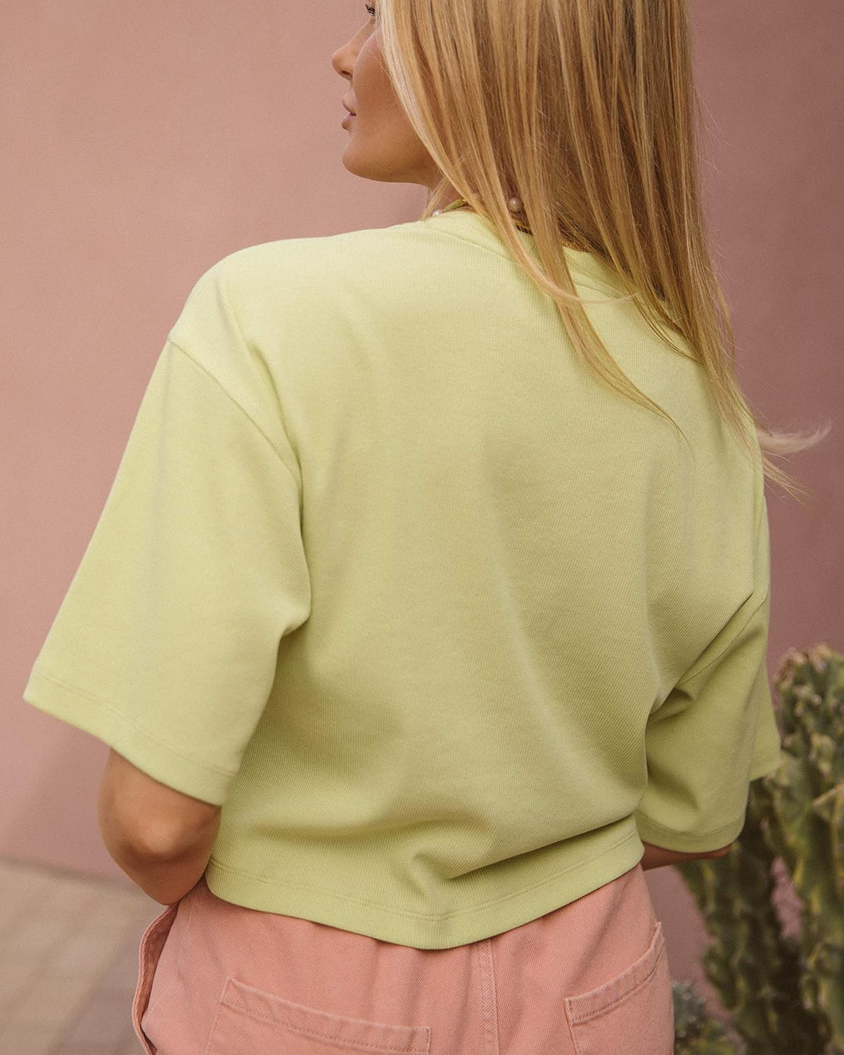 The Drop Camiseta Para Mujer, Corta, Tejida, Verde Pálido, por @amberfillerup