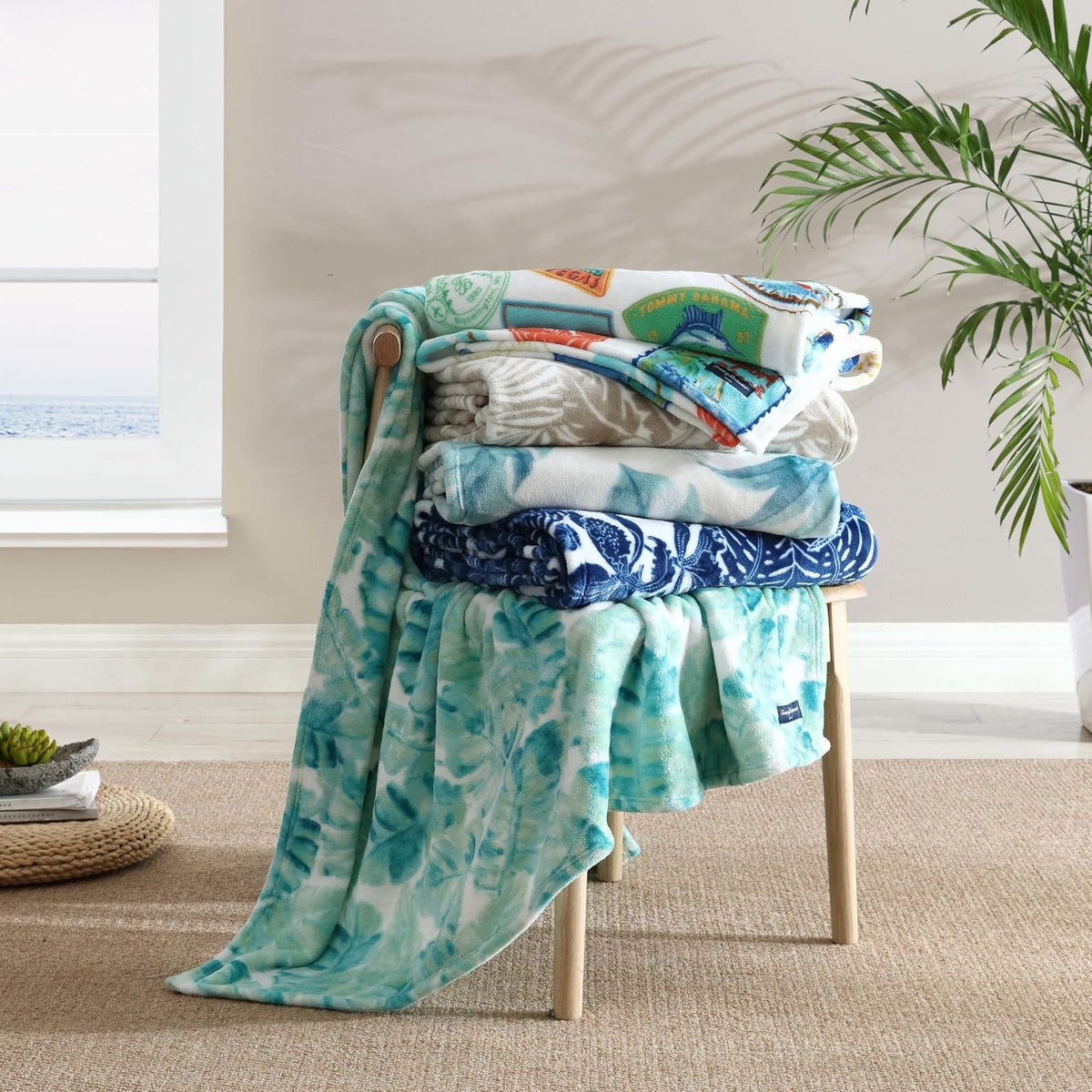 Tommy Bahama - Manta de Forro Polar de Felpa, Juego de Ropa de Cama Tropical para Cama o sofá (Waimea Bay Green, 50 x 70 Pulgadas)