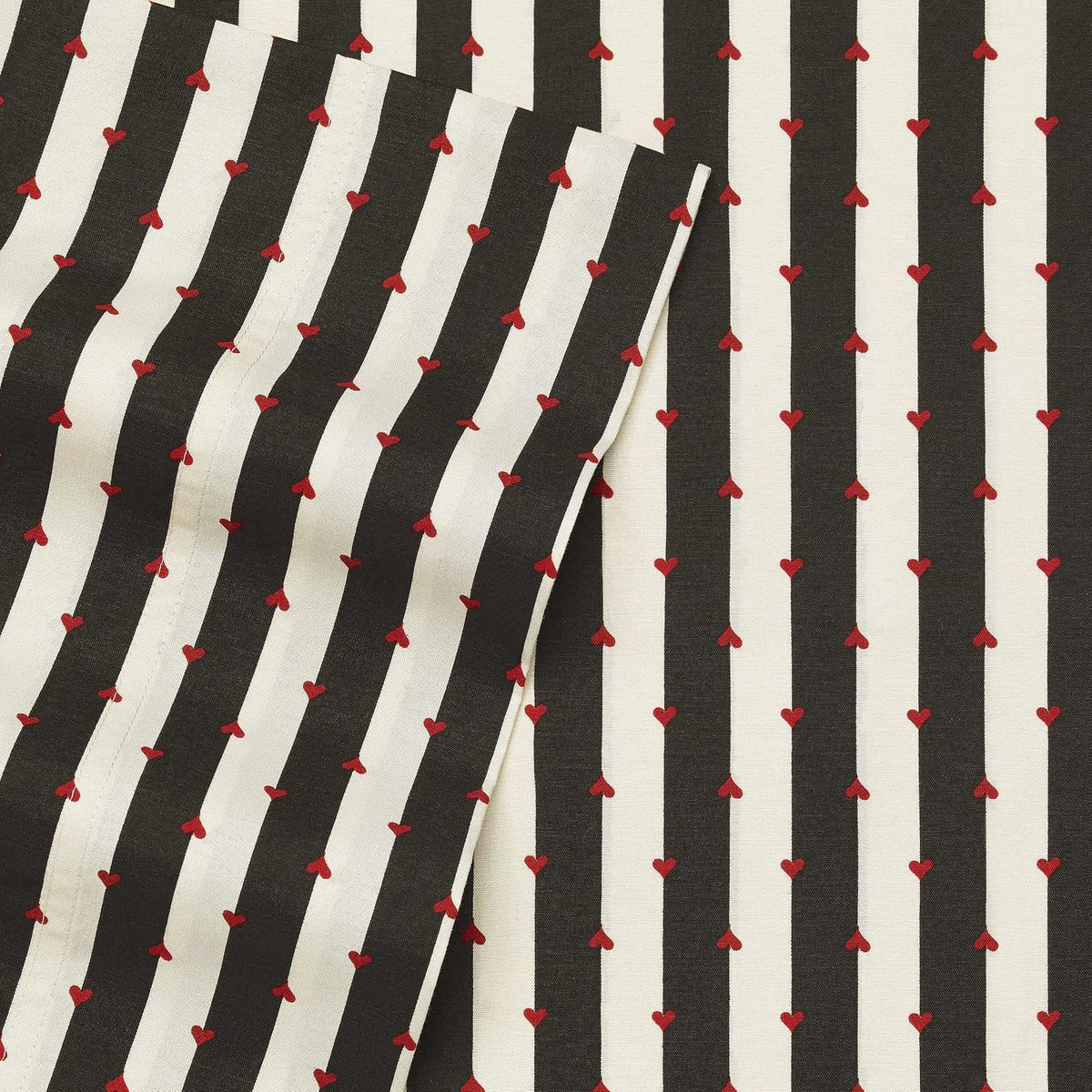 Betsey Johnson Wonderland Stripe Sheet Set, Full, Black | Fundas de almohada a juego incluidas, sensación suave y suave, resistente a las manchas y a las arrugas