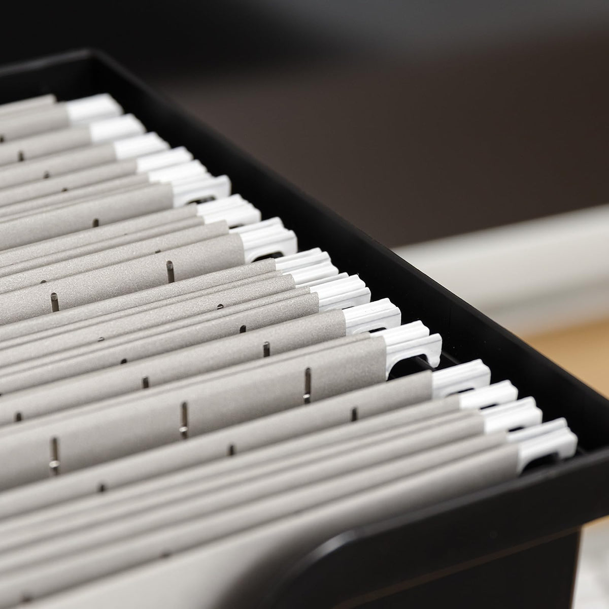 IRIS USA Paquete de 4 Cajas para Archivos de Escritorio, Negro | Organiza documentos, correo, revistas y artículos de oficina con almacenamiento portátil para hogar o escuela