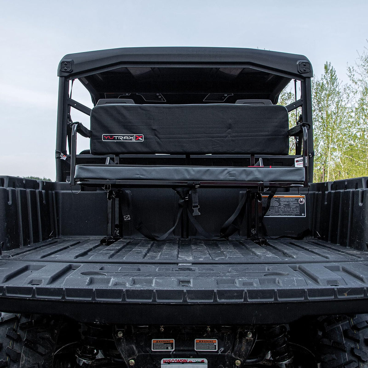 YUTRAX® - Asiento de montaje universal UTV, accesorio UTV, aumenta la capacidad de asiento, marco de acero resistente, asiento y respaldo acolchados, asiento abatible hacia arriba, fácil de montar
