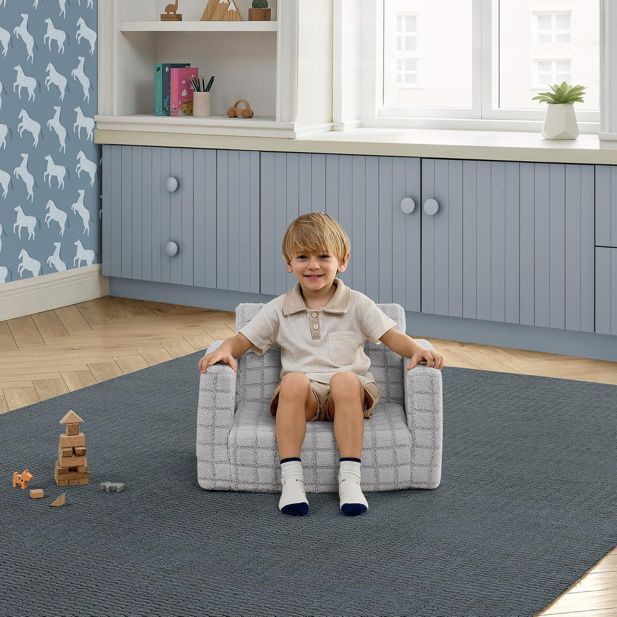 Delta Children Cozee - Silla abatible a cuadros, color gris