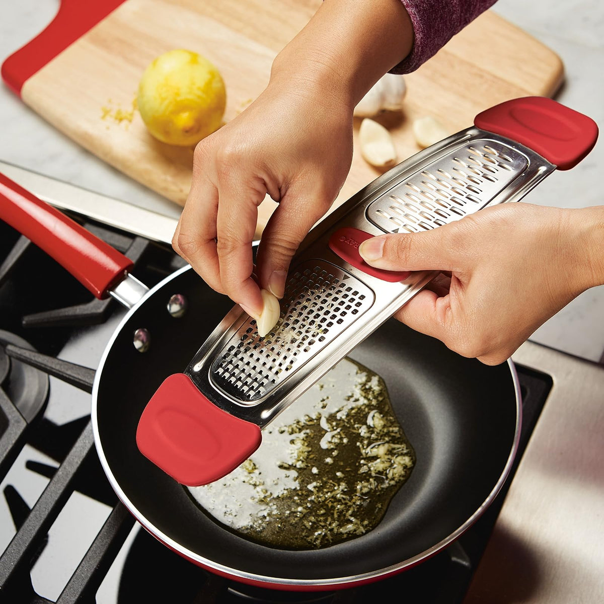 Rachael Ray 46914 multiralladores de acero inoxidable con mango de silicona, rojo