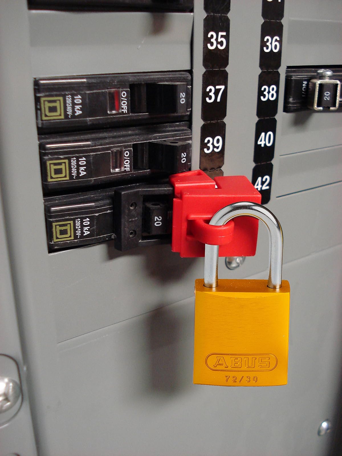 Brady Clamp-On Breaker Lockout, for 480/600V