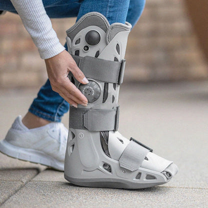 Aircast Airselect Elite Walker Boot, ajuste universal, mediano (gris) | Carcasa semirrígida, celdas de aire dúplex para control de edema, inflado integrado