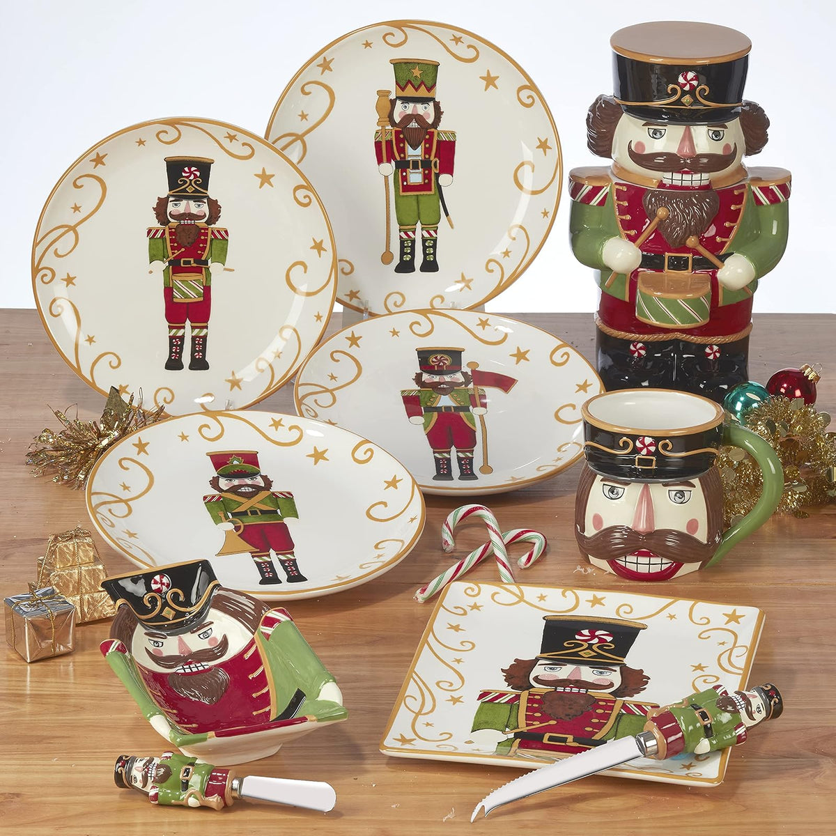 Cascanueces mágicos certificados International Holiday - Platos de postre y ensalada de 9 pulgadas, multicolor, mediano, juego de 4