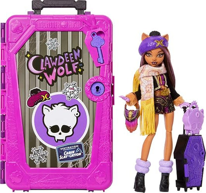 Monster High Skulltimate Secrets Clawdeen Wolf Cabin Doll | Destino: Juego de desboxeo de cabinas con veliz y más de 19 sorpresas como ropa y accesorios, muñeca de hombre lobo
