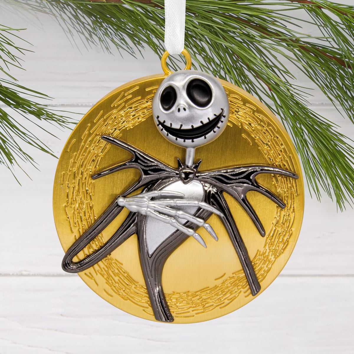 Hallmark Disney Tim Burton's The Nightmare Before Christmas Jack Skellington on Moon Ornamento de Navidad, Metal, Regalos para fanáticos de Disney