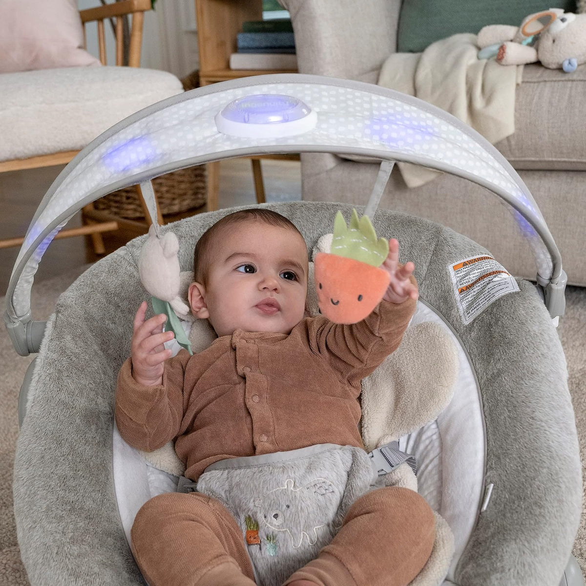 Ingenuity Mecedora con Barra de Juegos con Felpa para Bebés