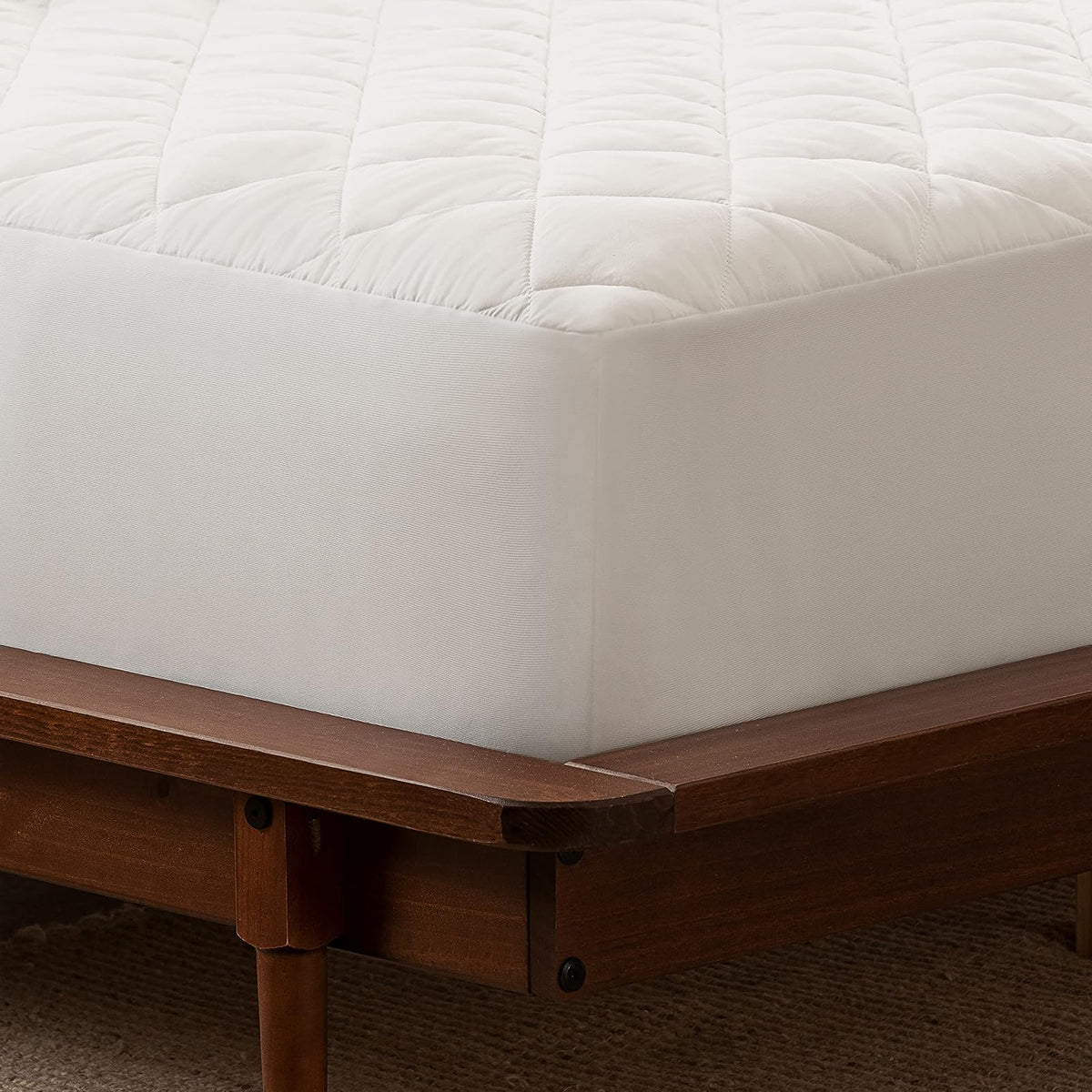 Serta Power Clean - Protector de colchón Acolchado de Triple acción, Suave, Impermeable, protección Que Absorbe la Humedad con Bolsillo Profundo de 15 Pulgadas, matrimonial, Color Blanco
