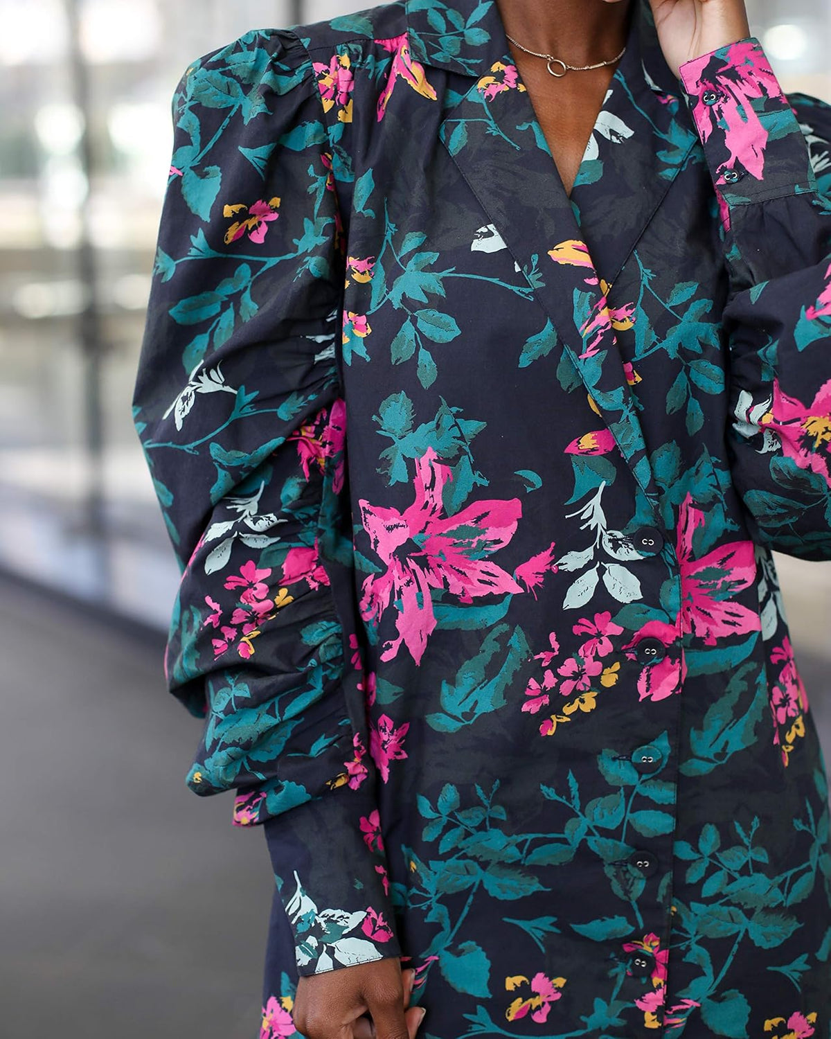 The Drop Vestido Para Mujer, con Cuello de Solapa y Botones al Frente, Estampado Floral Negro, por @signedblake