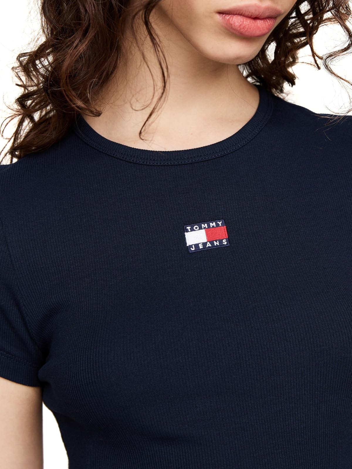 Tommy Jeans - Playera Estampada para Mujer con Detalle Bordado de Bandera