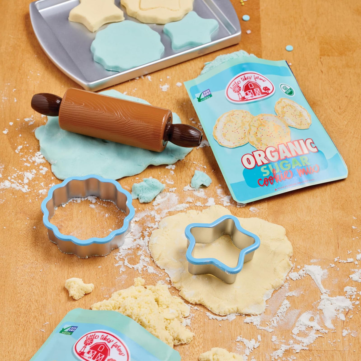 Little Tikes Creative Chefs Cookie Kit - con Arena Especial de Juego Make-It! Mix, 11 Accesorios, Juego de Panadería Realista para Niños y Niñas a Partir de 3 Años
