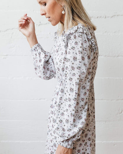 The Drop Vestido Midi Para Mujer, Con Forro y Lazo en el Cuello, Estampado Azul Claro Floral, por @jaceyduprie