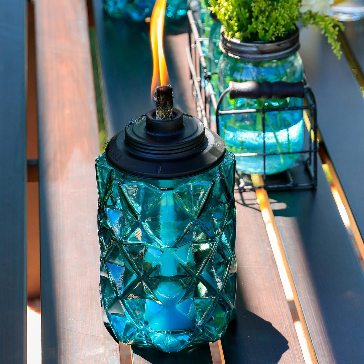 TIKI - Linternas TIKI de vidrio azul topacio - Linternas decorativas para exteriores, 65 pulgadas para patio, patio trasero y jardín, fácil de instalar, resistente a la intemperie, con mecha y
