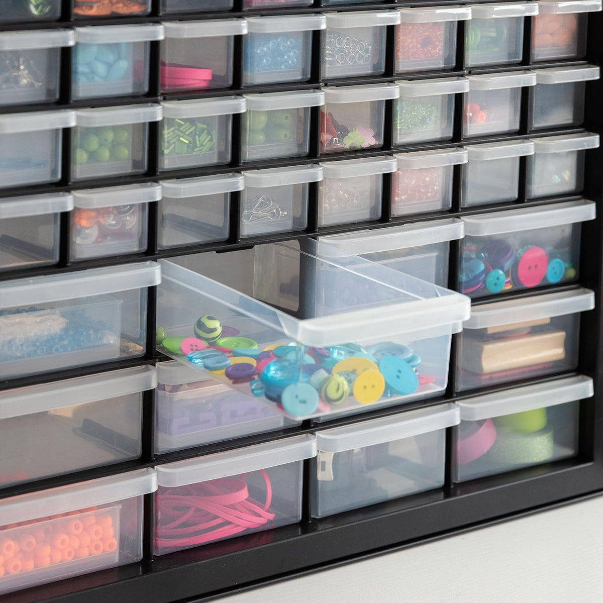 IRIS USA Gabinete de Almacenamiento Apilable de 44 Cajones para Ferretería y Juguetes, 49.53 cm An x 17.78 cm P x 39.37 cm Al, Negro - Pequeño Organizador de Baúl Utilitario Scrapbook y Pasatiempos