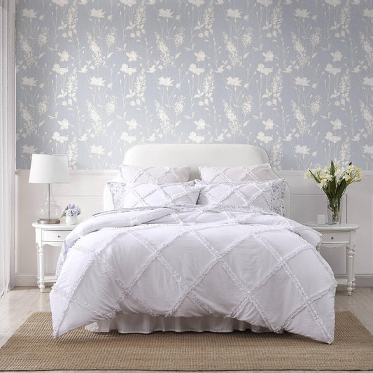 Laura Ashley - Juego de edredón Individual XL, Juego de Ropa de Cama Reversible con Funda a Juego, Esenciales para recámara (Norah Blanco sólido)