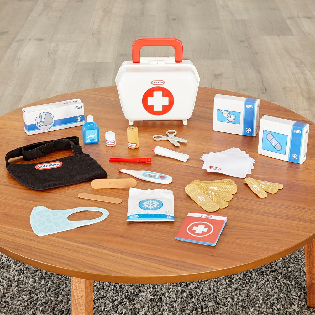Little Tikes Kit de Primeros Auxilios - Juego de rol médico - 3 + años - Juega y aprende - Juguete Interactivo para niños - Incluye cubrebocas, inmovilizador de Brazo, folleto, Accesorios y más
