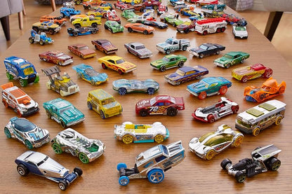 Hot Wheels Diecast Paquete de 20 Vehículos de Juguete con 2 Exclusivos para Niños de 3 Años