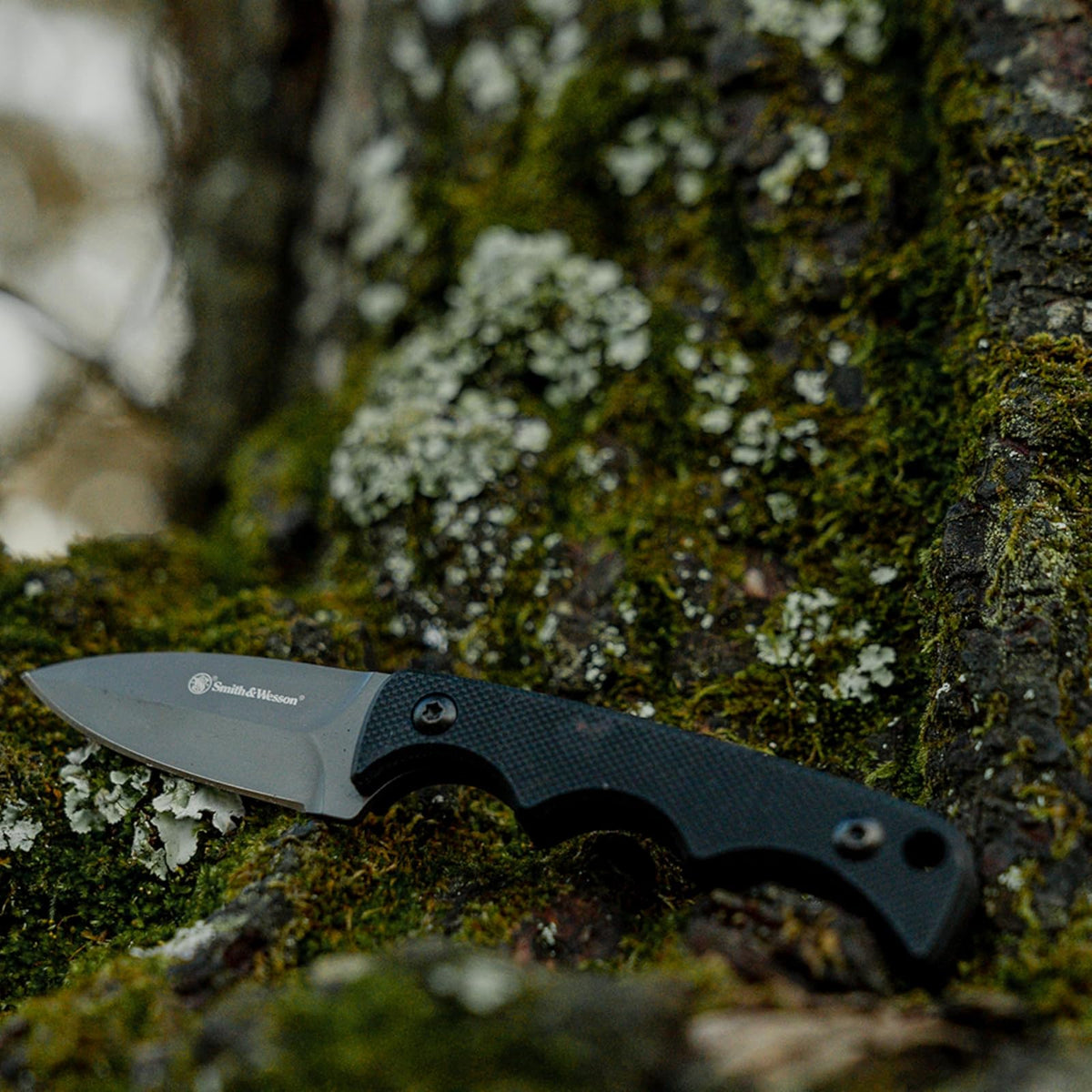 Smith & Wesson H.R.T Cuchillo de punta de lanza de 5.5 pulgadas, longitud total con longitud de hoja de 2 pulgadas y cordón separable, color negro