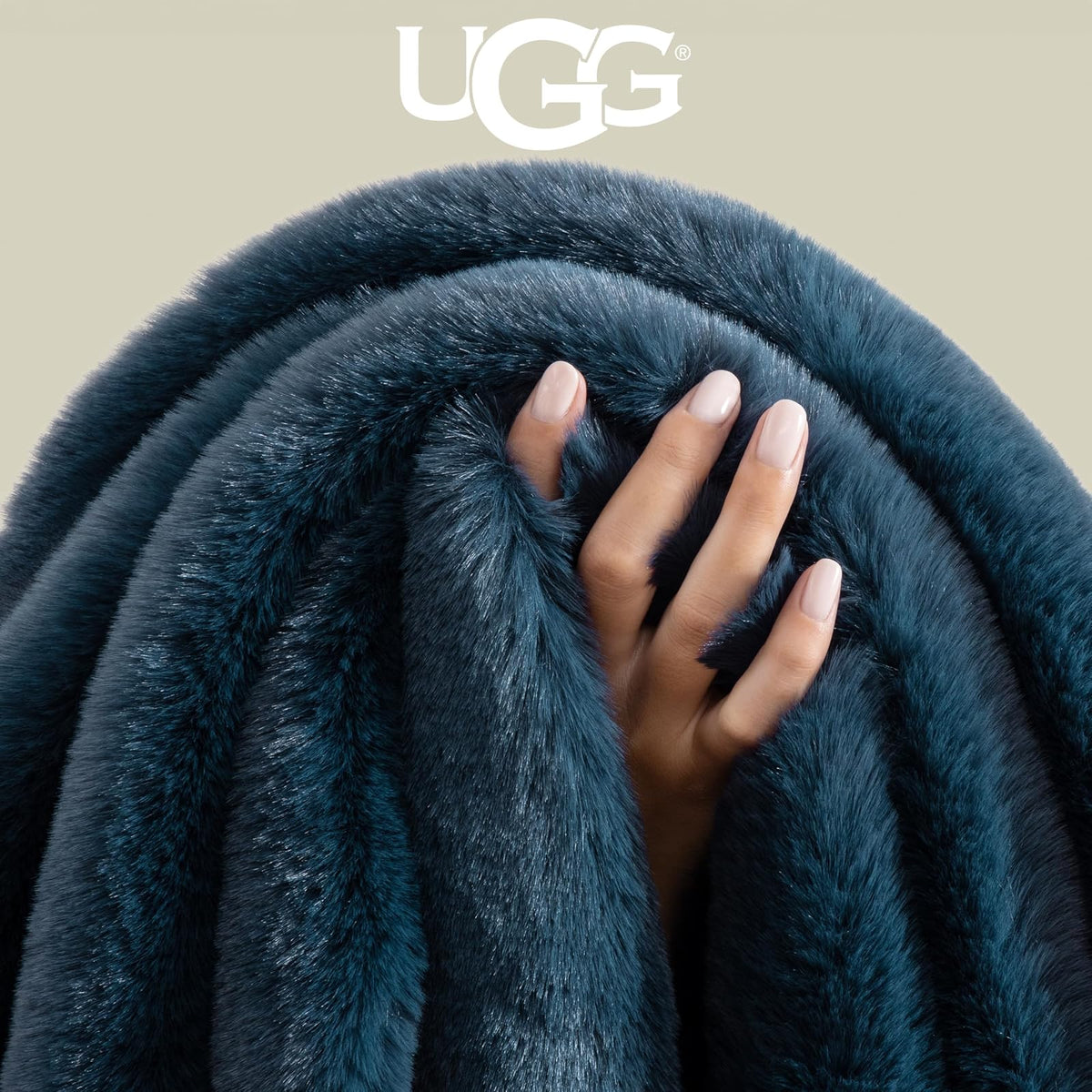 UGG Euphoria - Manta de piel sintética de felpa de peso medio, reversible, suave para sofá, cama o silla, hipoalergénica, lavable a máquina, manta de decoración del hogar, 50 x 70 pulgadas, color azul