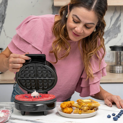 Hukën x MasterChef | Wafflera Belga Eléctrica Flash Cook+ Redonda | Perilla de Temperatura Ajustable | Diseño Compacto | Luces de Encendido y Listo | Antiadherente de Alto Nivel | Acero Inoxidable