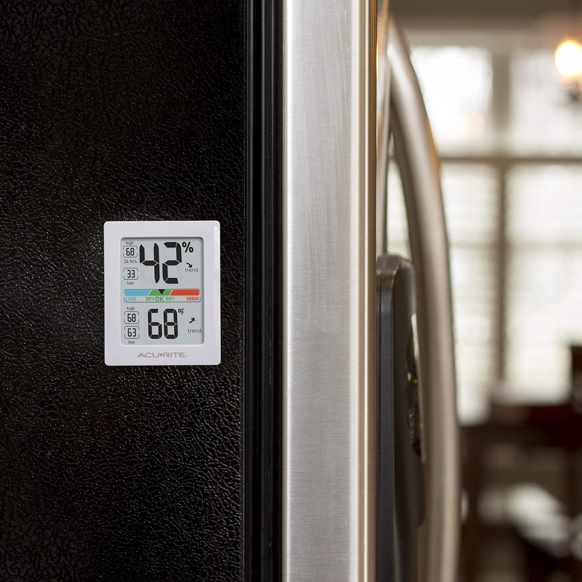 AcuRite Pro - Medidor de Humedad y termómetro con luz de Fondo activada al Tacto, Color Blanco