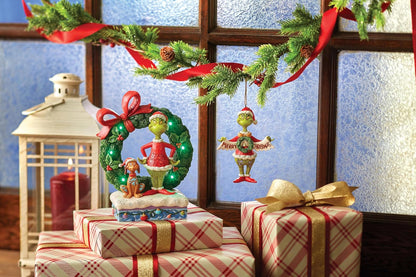 Enesco Dr. Seuss Grinch by Jim Shore Santa Grinch Holding Merry Christmas Banner Colgante Ornamento Colgante, Hecho a Mano, Pintado a Mano, Adornos coleccionables para árbol de Navidad, Regalo de