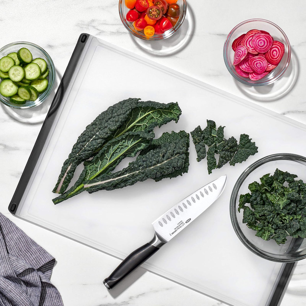 OXO Good Grips - Tabla de cortar y tallar de plástico