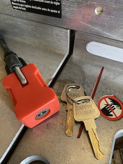 Zing Green Products 7397 - Dispositivo de bloqueo de enchufe eléctrico para cable eléctrico, se adapta a enchufes de 2 y 3 clavijas, con llave diferente, incluye 2 llaves, rojo