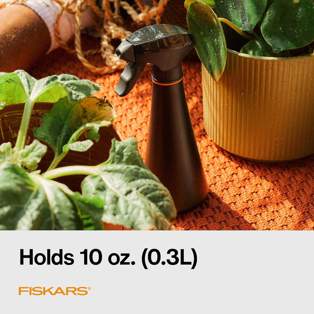 Fiskars Plant Mister - Botella de spray (10 onzas), niebla fina para jardinería en interiores o exteriores y delicadas plantas de interior, fabricada con plástico reciclado ligero y duradero