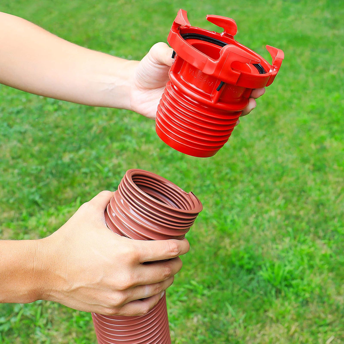 Valterra F02-3101 - Adaptador de válvula de Acoplamiento EZ para Manguera de Drenaje de RV, Color Rojo