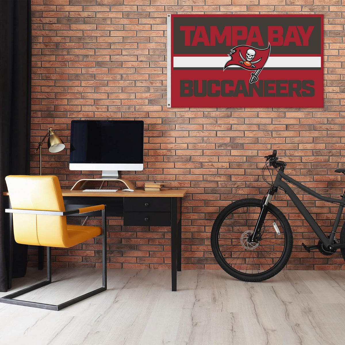 Rico Industries NFL - Bandera de fútbol de Tampa Bay Bold de 3 x 5 pies, bandera de una sola cara, interior o exterior, decoración del hogar