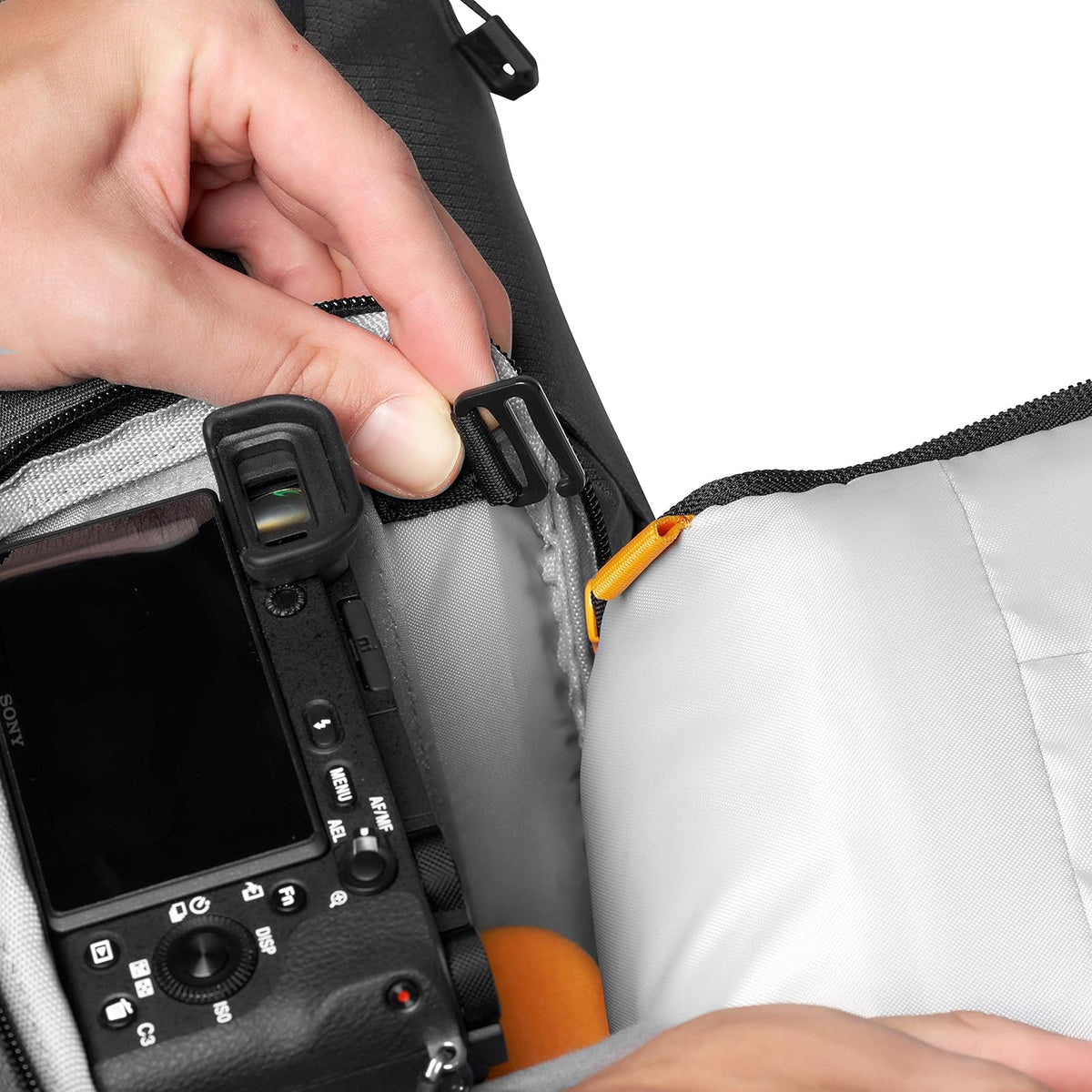 Lowepro Slingshot SL 250 AW III - Bolsa para cámara réflex Digital sin Espejo y DSLR con Acceso QuickDoor y Compartimento para Tablet de 10 Pulgadas, Accesorios para Sony A7, iPad, Surface Pro, 300D
