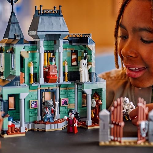 LEGO Creator 3en1 Mansión Embrujada Juguete para Construir una Casa, Se Convierte en un Barco o un Tren con 5 Minifiguras, Regalo para Halloween, para Niños de 9 Años o Más 31167