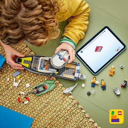 LEGO City Persecución en Barco de Policía Set de Construcción de Juguetes, Lancha Flotante y Bote Inflable del Ladrón, Idea de Regalo para Héroes Cotidianos de 6 Años o Más 60456