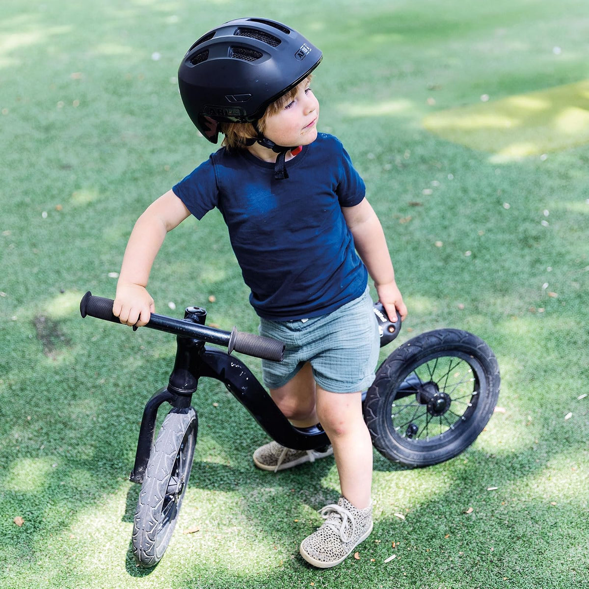ABUS Kinderhelm Smiley 3.0 Ace LED - Fahrradhelm mit Licht