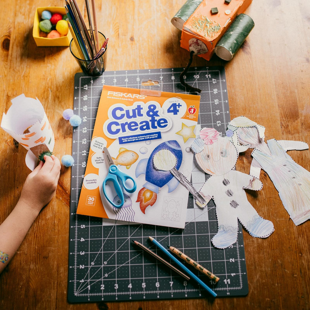 Fiskars Cut & Create - Libro de actividades con tijeras para niños de 5 pulgadas, a partir de 4 años