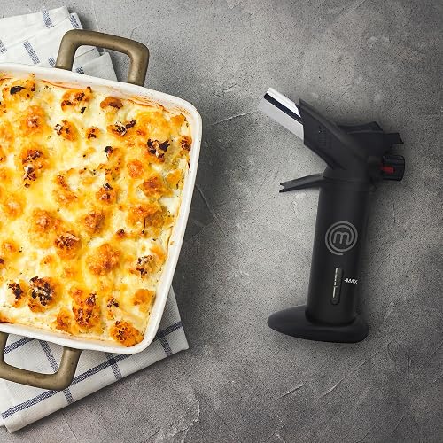 Hukën x MasterChef | Antorcha Culinaria Double-Flame Profesional | Boquilla de Doble Flama | Control de Potencia | Estilo Profesional | Carga de 15g para Uso Prolongado | Diseño Ergonómico