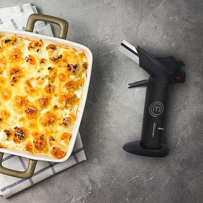 Hukën x MasterChef | Antorcha Culinaria Double-Flame Profesional | Boquilla de Doble Flama | Control de Potencia | Estilo Profesional | Carga de 15g para Uso Prolongado | Diseño Ergonómico